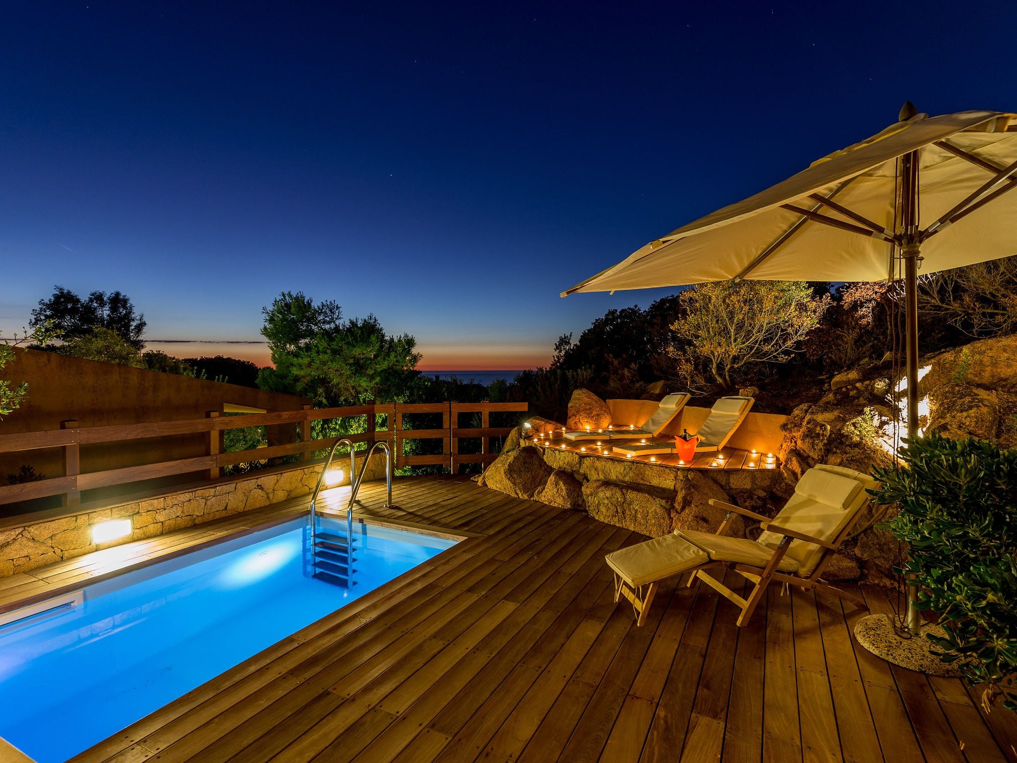 für zwei Personen mit Pool und Sonnenterrasse und wundabarem Seeblick