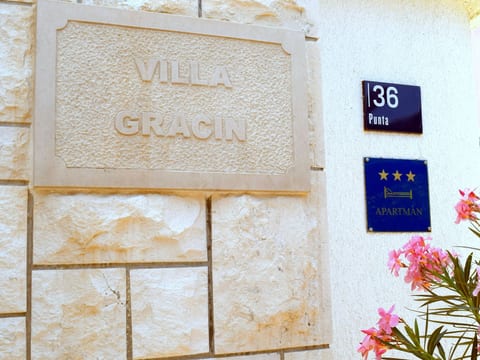 Apartments Villa Gracin