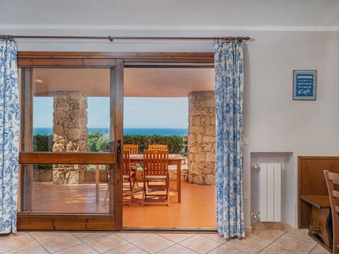 Villetta Corallo mit Aussicht und wenige Meter vom Meer entfernt