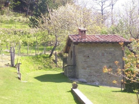 Appartement mit Grill, gemeinsamem Pool und Garten