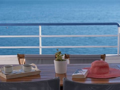 Luxuriöses Apartment mit einem Schlafzimmer direkt am Wasser, Meerblick