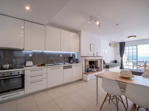 Luxuriöses Apartment mit einem Schlafzimmer direkt am Wasser, Meerblick