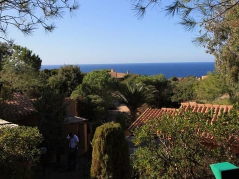 in Costa Paradiso mit Terrasse und Grill