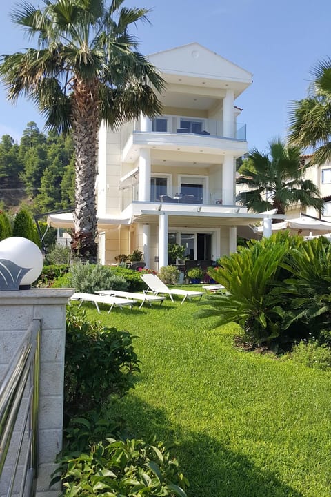 Wohnung in Pallini mit Eigener Terrasse