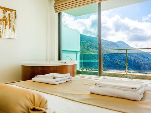 Villa Infinity Mountain mit Pool in Kalkan