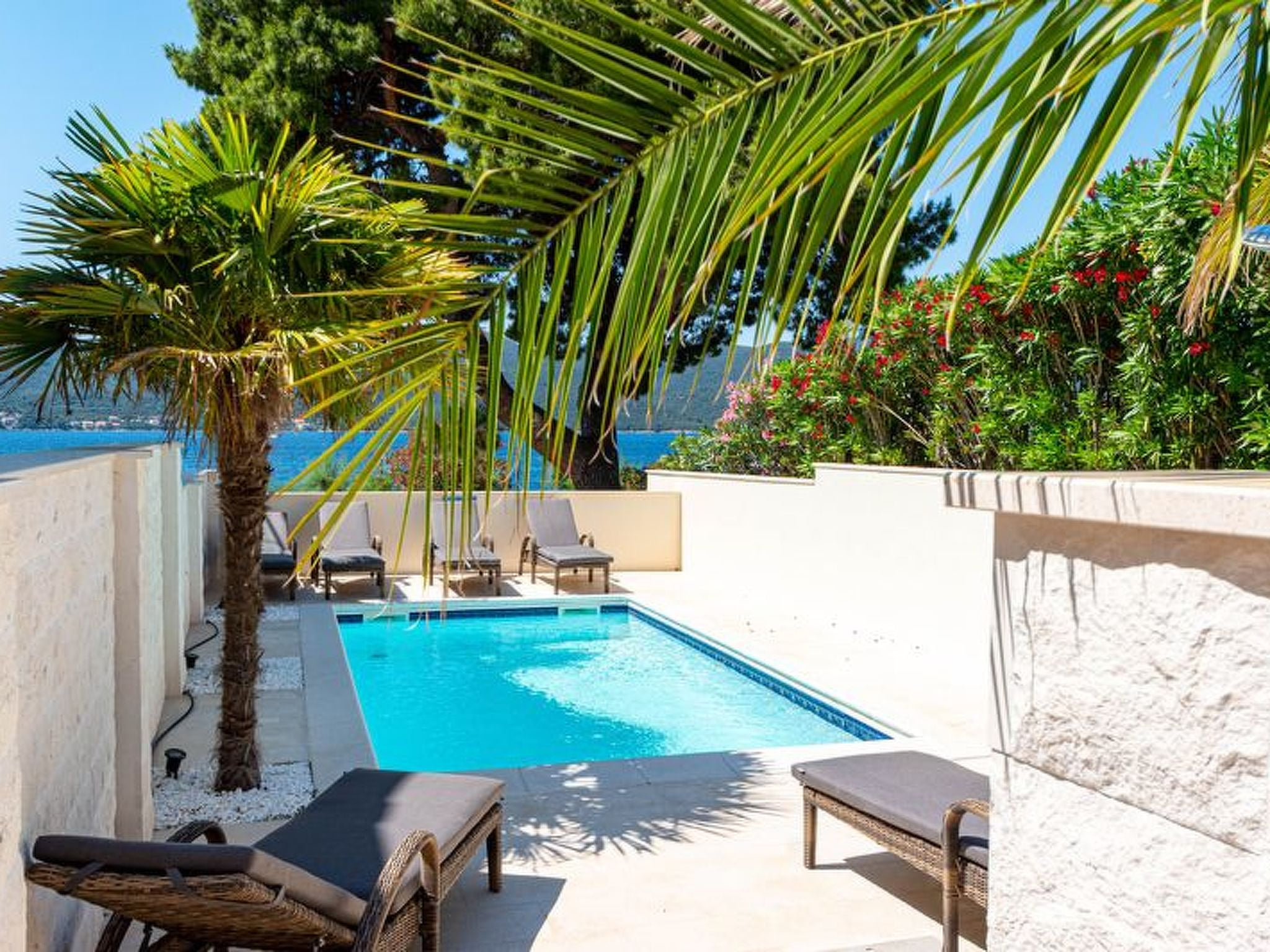 Suartini Viganj mit einem Pool