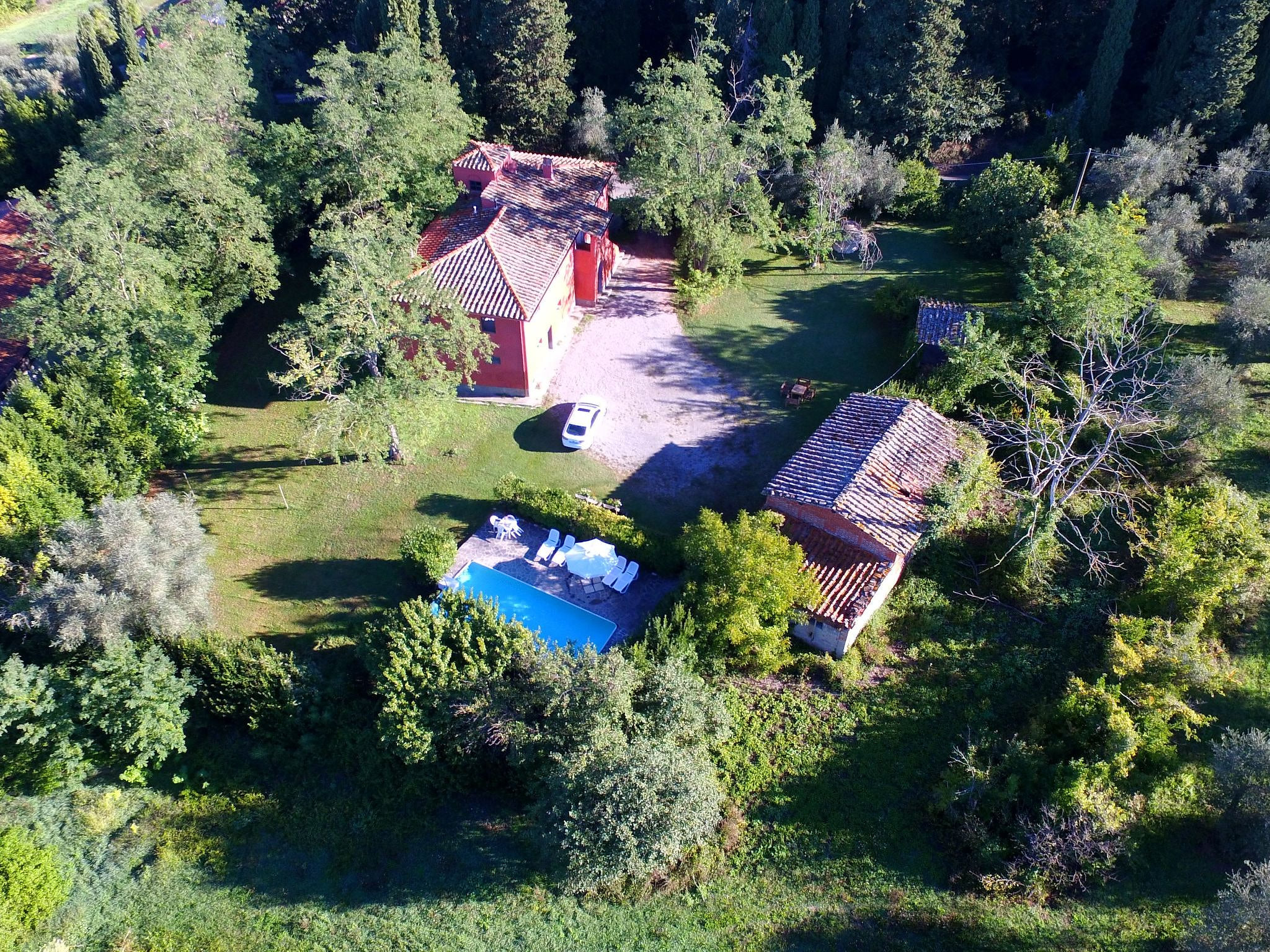 Rustikale Villa mit Swimmingpool in den toskanischen Hügeln
