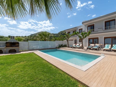 Sunlight Villa Beheizter Pool