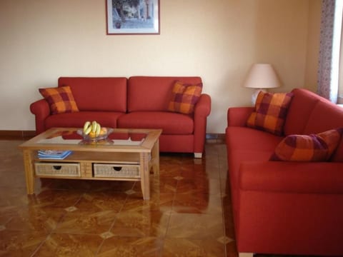 Schöne Ferienwohnung mit Meerblick und Pool