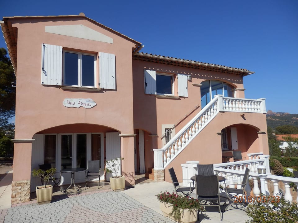 Schöne Ferienwohnung mit Meerblick und Pool - Saint-Raphaël