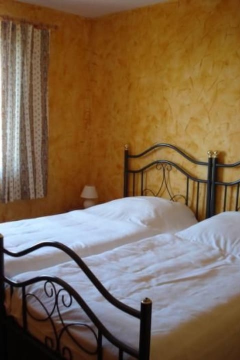 Schöne Ferienwohnung mit Meerblick und Pool