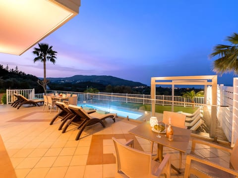 Sunlight Maxima Villa Beheizte Pools