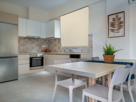Haus in Agia Marina mit Außenpool