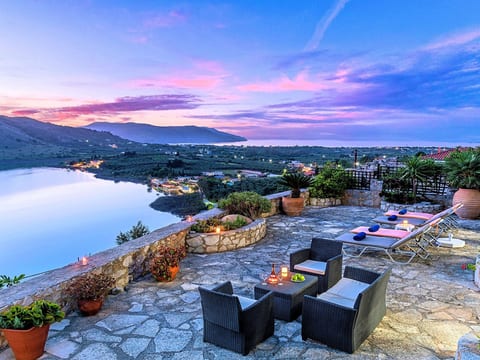 in Kavallos mit großer Terrasse