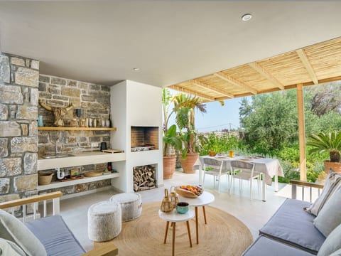 Neue moderne Villa Tessera mit privatem Pool und Grillplatz