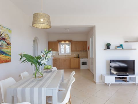 Familienvilla mit Pool und Tischtennisplatte