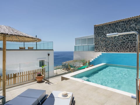 Neue Villa mit privatem Pool und BBQ, 2.5km zum Strand