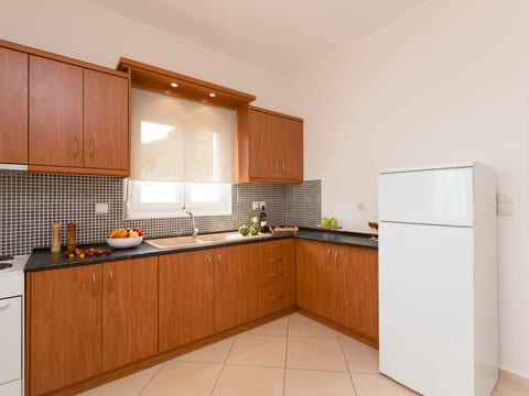 Familienvilla mit Pool, Garten, Spielplatz und BBQ
