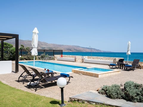 Villa am Strand mit privatem Pool und Tischtenni