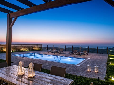 Villa mit Panoramablick Pool und Grillplatz in S