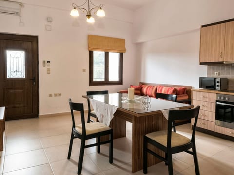 Familienvilla mit privatem Pool, Spielplatz und