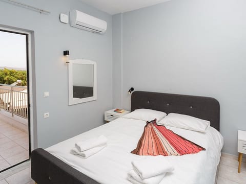 Wohnung in Kato Gouves mit Balkon, Seitenblick