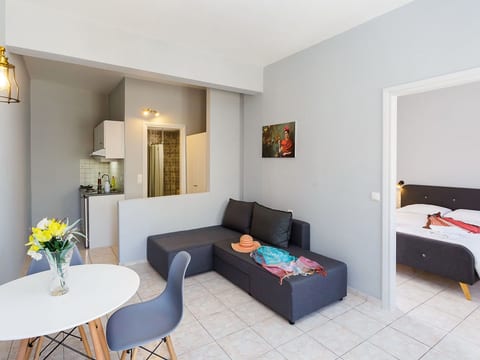Wohnung in Kato Gouves mit Balkon, Seitenblick