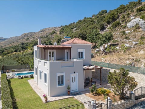 Ruhige Villa mit privatem Pool, BBQ und Kinderbe