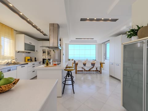 Villa mit Infinity-Pool und BBQ, Nähe zum Strand