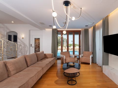 Familienvilla mit privatem Pool, Tischtennisplat