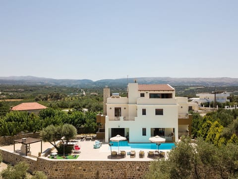 Familienvilla mit privatem Pool, Tischtennisplat