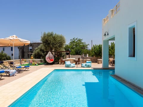 Familienvilla mit privatem Pool, Tischtennisplat