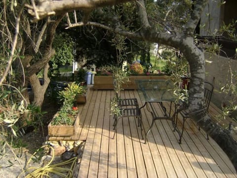 mit Terrasse, mitten in der Natur