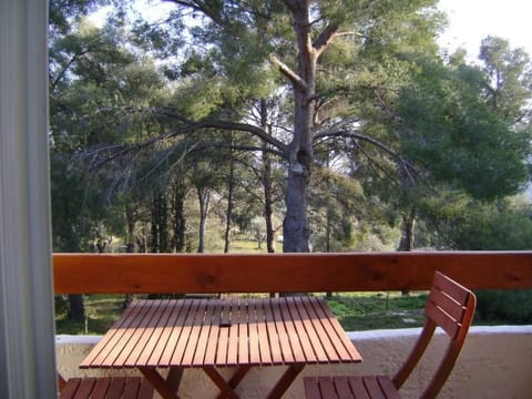 mit Terrasse, mitten in der Natur
