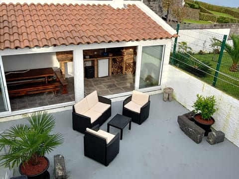 in Santo Antonio mit Grill und Terrasse