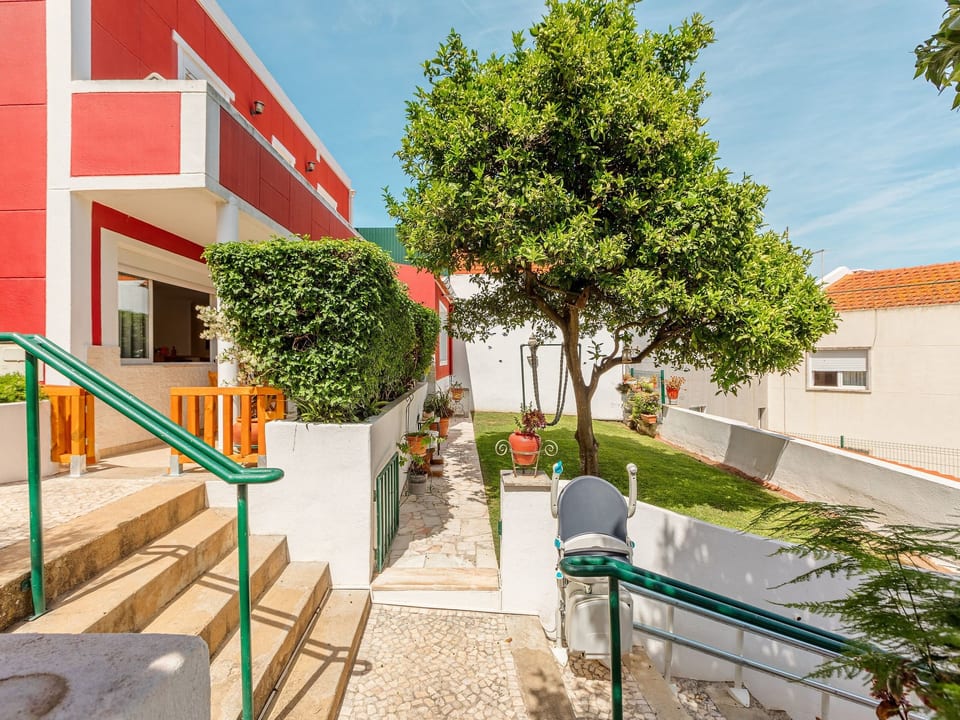 in Algés mit Kleinem gemeinsamem Pool - Linda-a-Velha
