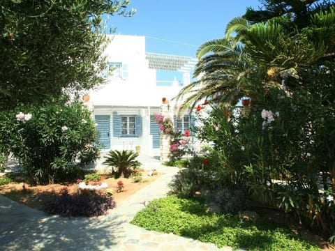 Exklusives Garten-Appartment in Paros