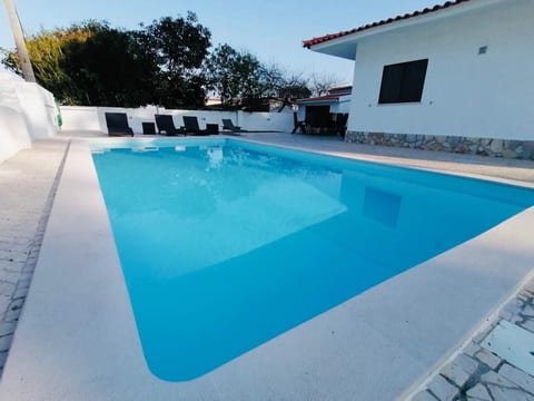 Luxuriöse Villa nur wenige Schritte vom Strand entfernt