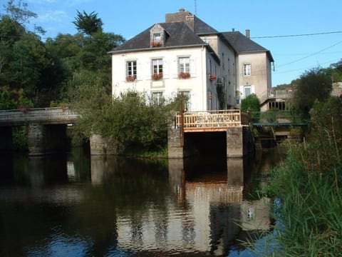 Unterkunft mit eigenem Garten und Blick auf den Fluss