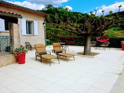 Haus auf dem Land in ruhiger Lage mit privatem Pool
