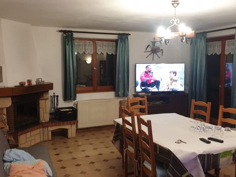 mit Balkon, Garten und Talblick