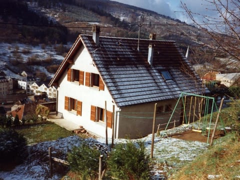 mit Balkon, Garten und Talblick