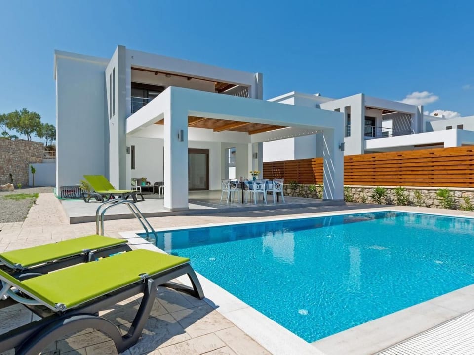 Villa am Strand mit privatem Pool - Gennadi