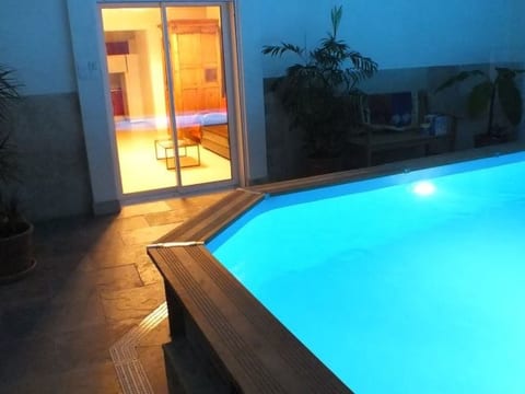 la petite maison sous les pinins-innenpool