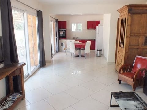 la petite maison sous les pinins-innenpool