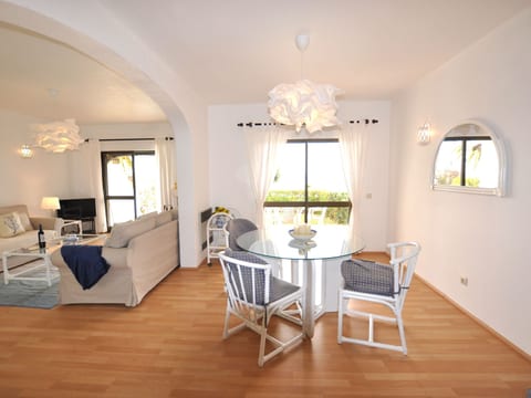 Rustikales, erschwingliches Sommerhaus in Strandnähe