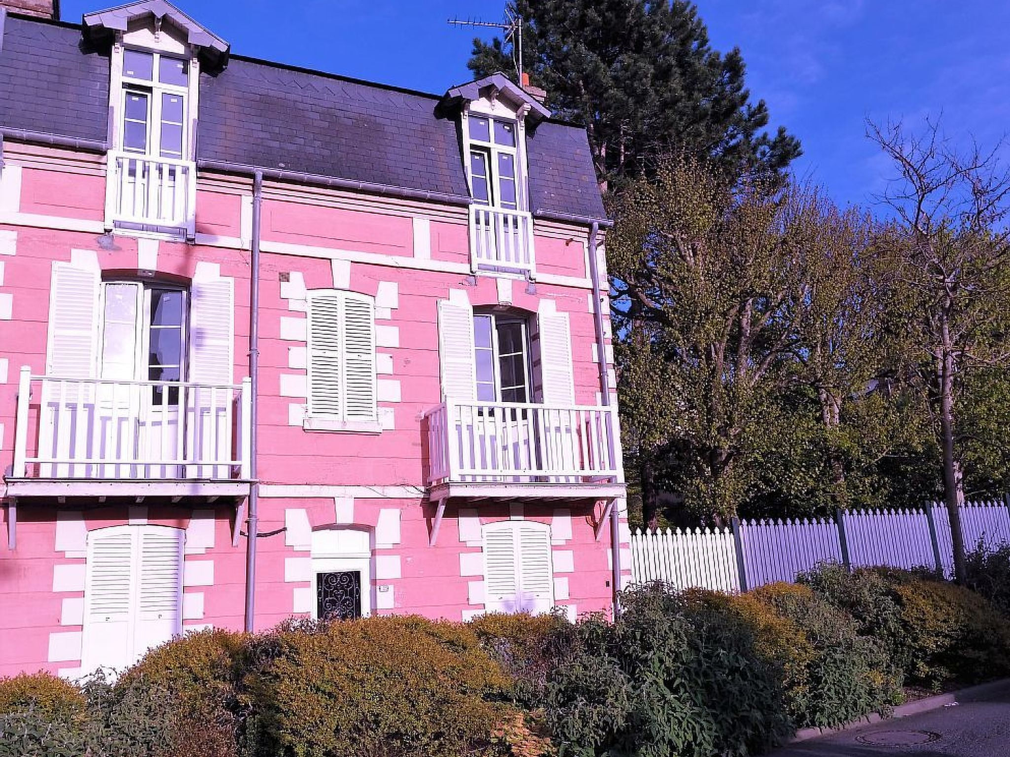 Schöne Unterkunft mit Terrasse in der Nähe des Meeres