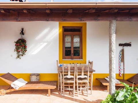 mit Garten, Grill und Terrasse