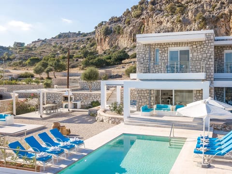 luxuriöse Privatvilla mit 4 Schlafzimmern und privatem Pool