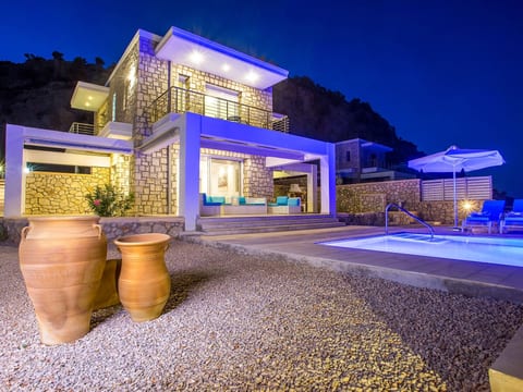 luxuriöse Privatvilla mit 4 Schlafzimmern und privatem Pool
